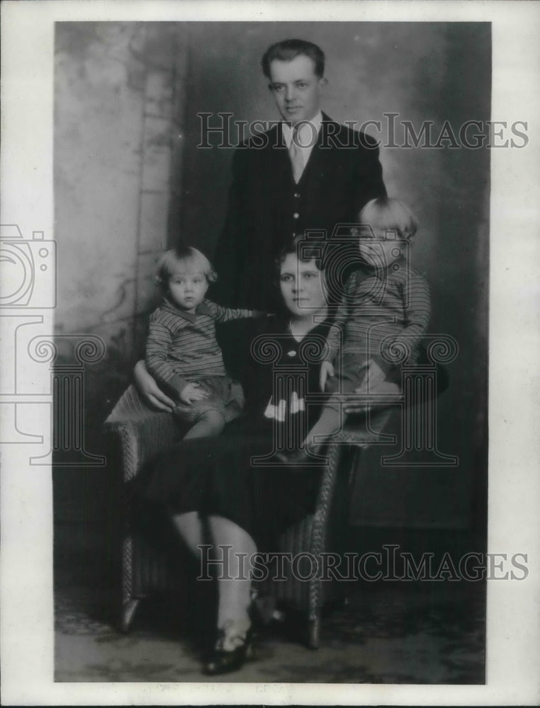 1933 Press Photo Mr &amp; Mrs Mabel Spraker &amp; 2 Children Died in Fire - Historic Images