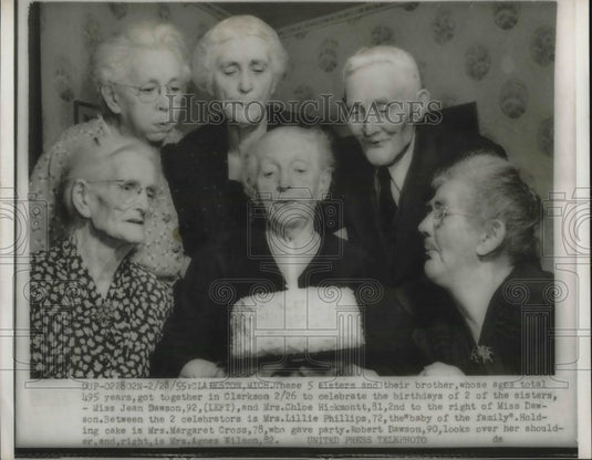 1955 Get together of 5 sisters& their bother in Clarkson celebrate the birthdays - Historic Images