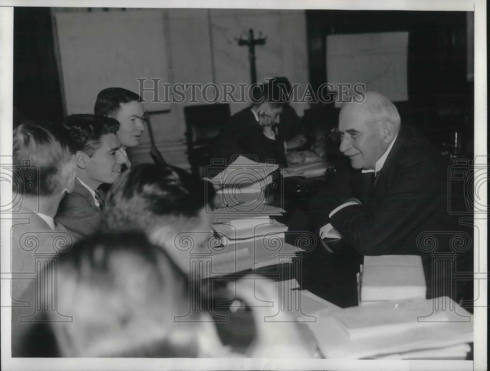 1936 Press Photo J.P Morgan at the press table during the Senate munitions probe - Historic Images