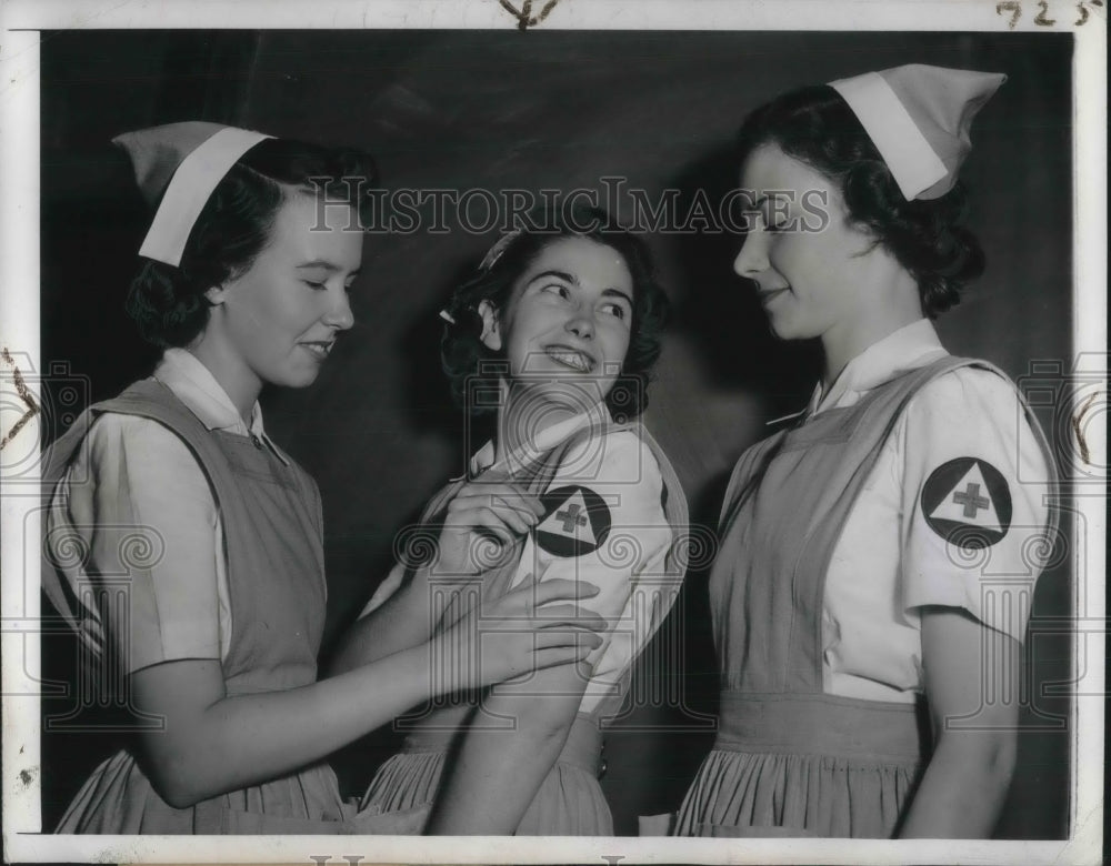 1941 Press Photo Nurse Aides Mabel Wright, Mariellen Witt & Mrs. David Stanley - Historic Images