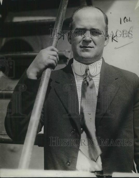 1922 Press Photo A man incharge of F4-Historic Images