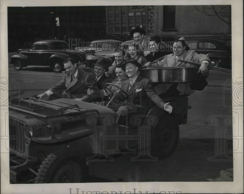 1956 Detroit Michigan despite actors strike actors report - Historic Images