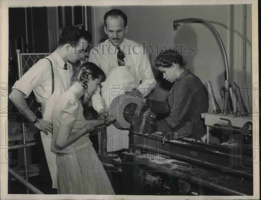 1944 Press Photo First blind veteran to complete the four months training course - Historic Images