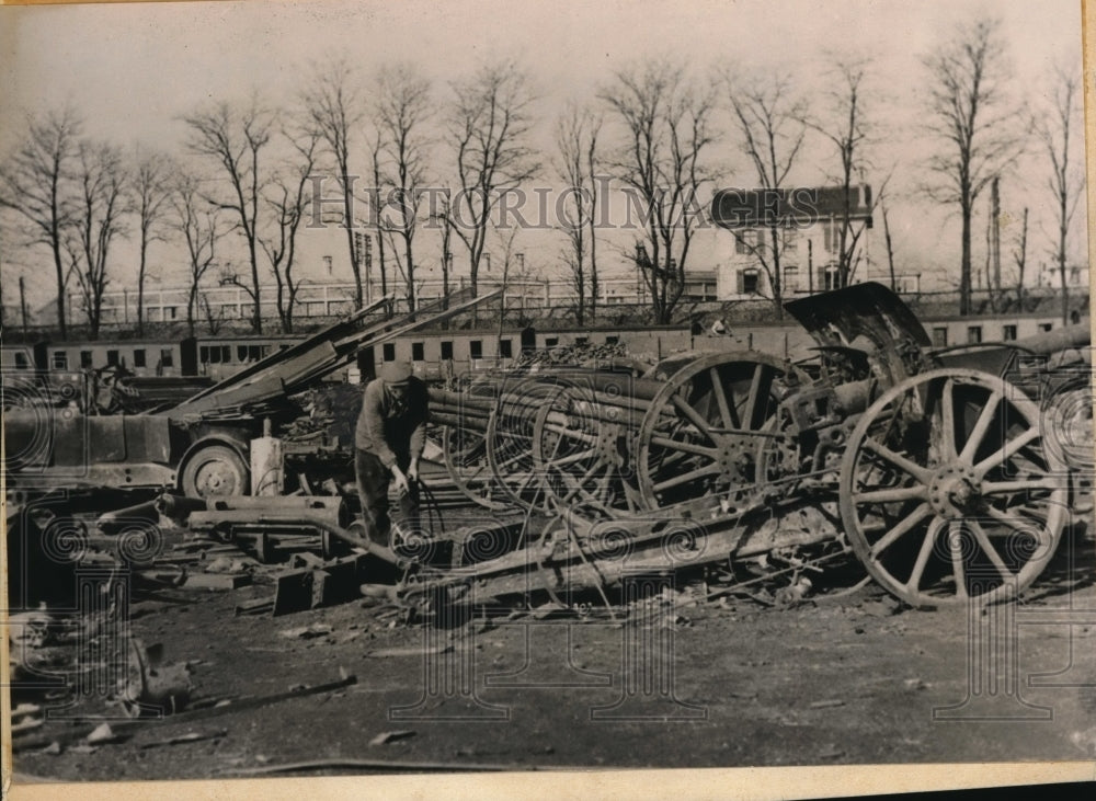 1940 Cannons For Scrap Medal in France Will Be Used Against Germany-Historic Images