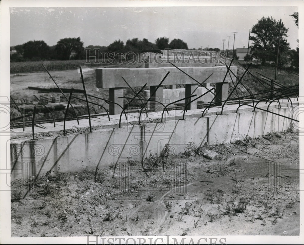 1953 Press Photo Bridge and railroad tracks in NYC Lorain County - nec39011 - Historic Images