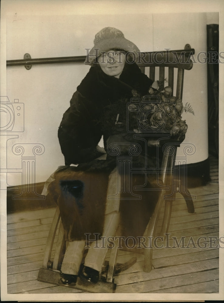1922 Press Photo Miss. Mary A. Tumulty arriving on ship Majestic.- Historic Images
