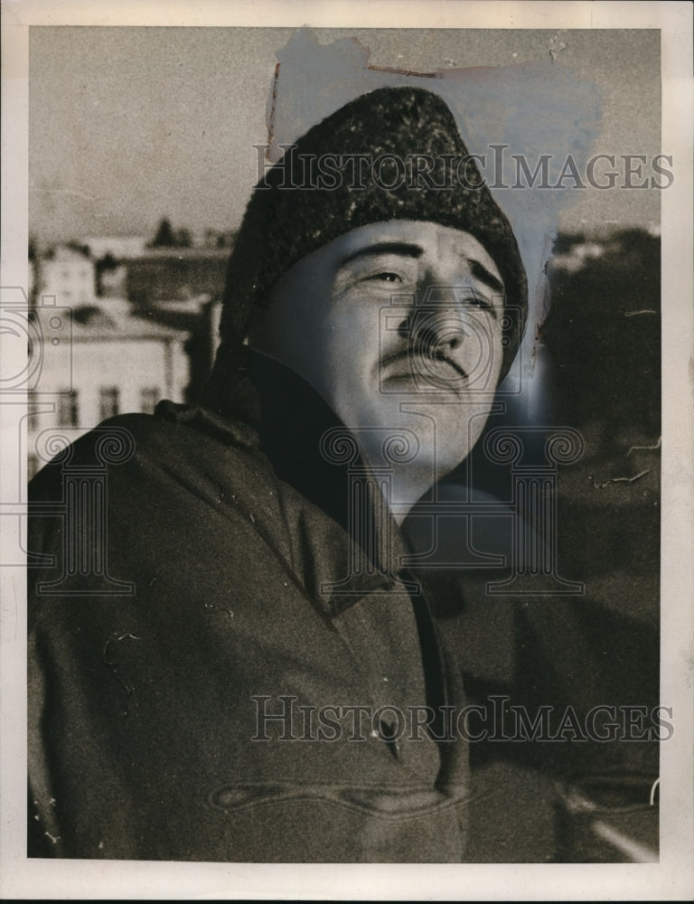 1940 Press Photo Webb Miller Wearing Hat &amp; Jacket - Historic Images