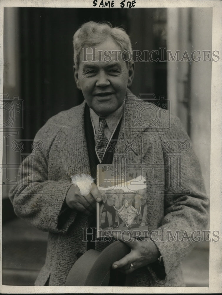 1927 Writer Bob Sherwood with a Book - Historic Images