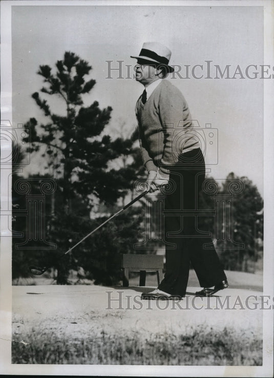 1934 Press Photo Elvin N. Edwards Vacations Playing Golf in North Carolina - Historic Images