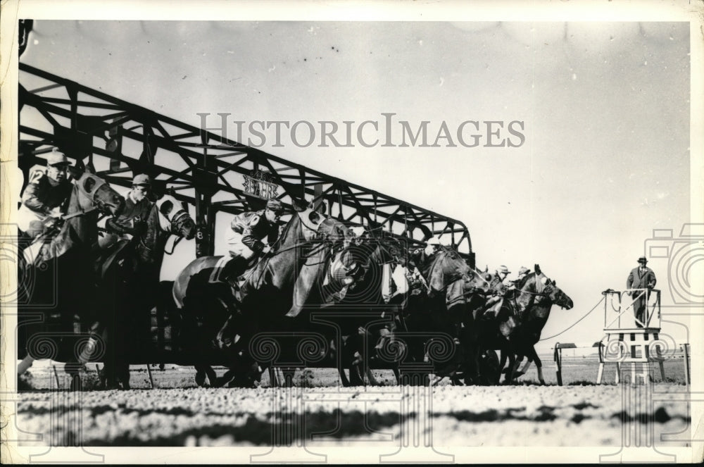 1938 Press Photo Out of the Gate at Kerneland - Historic Images