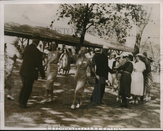 1938 Press Photo Widows Widowers Outing - Historic Images