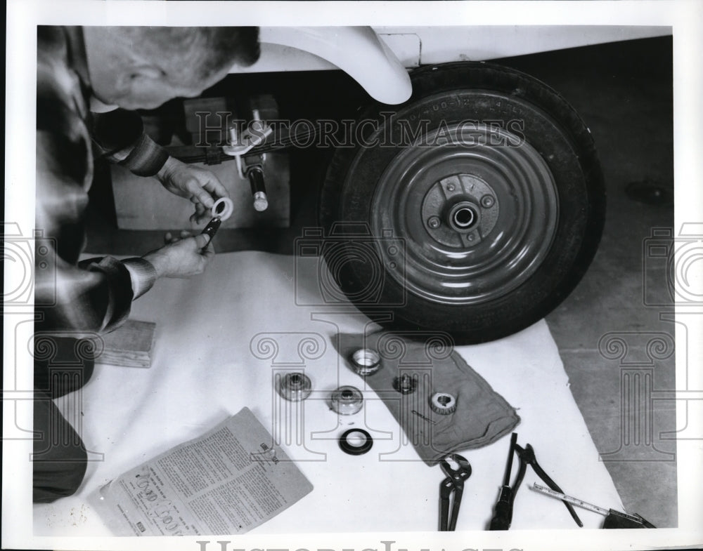 Press Photo Instructions for Lube Seal oil bath type trailer wheel bearing seal - Historic Images