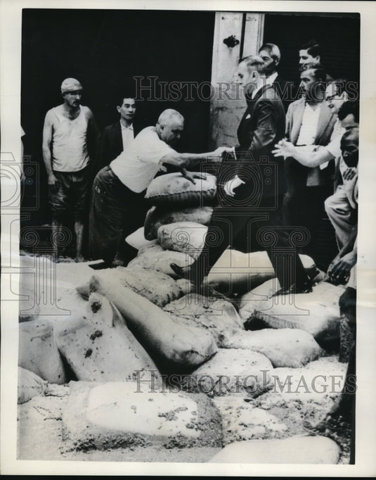 1963 Press Photo Sao Paulo, Brazil Carvalho Pinto & damage from floods - Historic Images