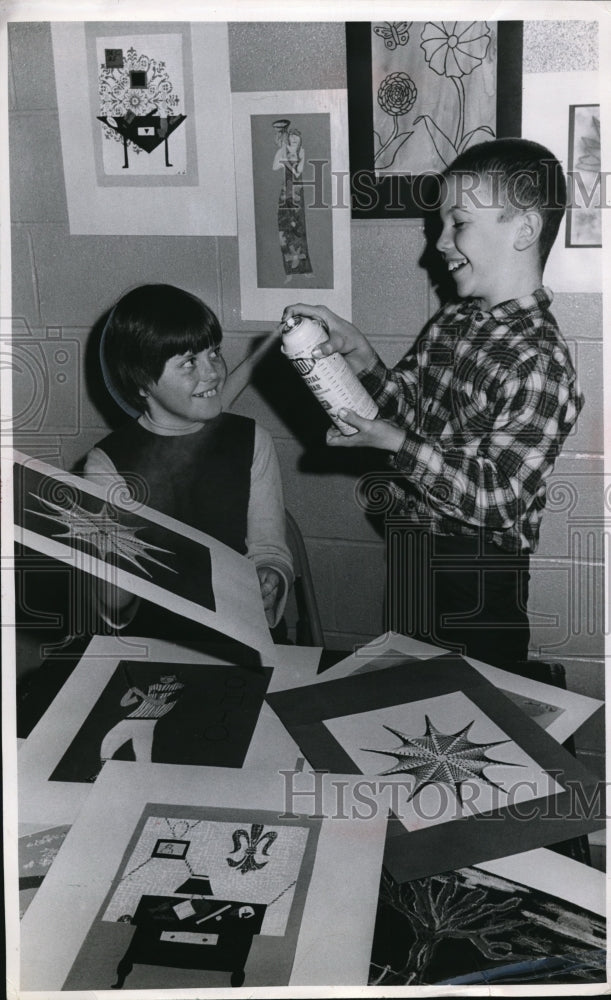 1967 Press Photo Sheffield Lake School Art Show Cheryl Hickey, Mark Hobson - Historic Images