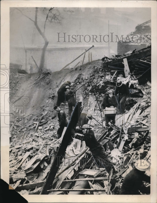 1941 In The Mass Of Wood Plaster & Dirt Was Once A Home Rescue-Historic Images