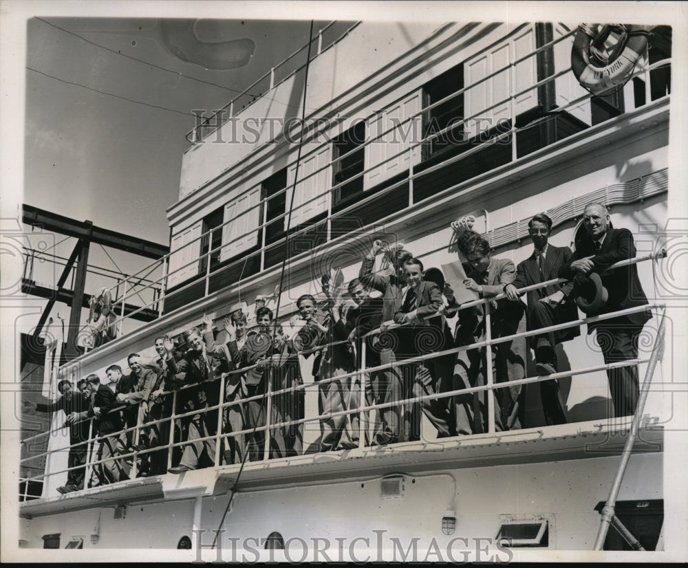 1939 Press Photo English Youths Leave New York For Home- Historic Images