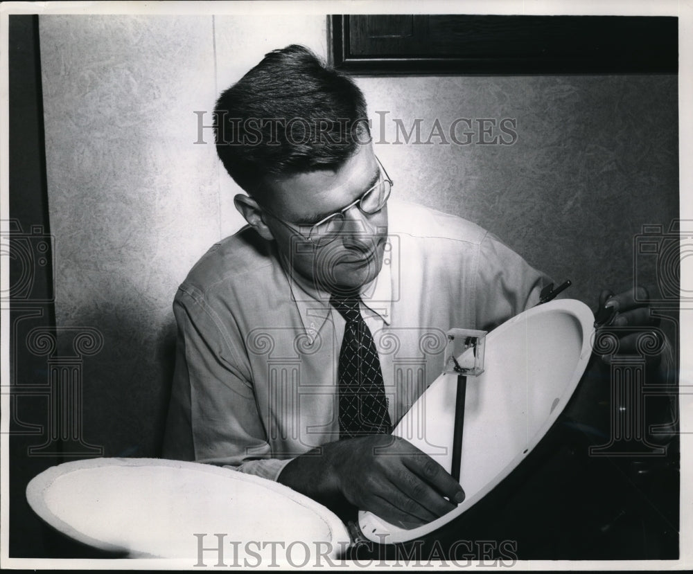 1953 Press Photo General Electric Edward S. Steeb GE Lamp - Historic Images