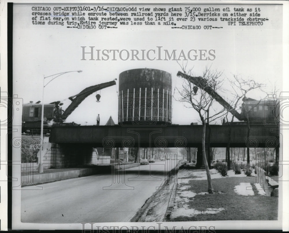 1960 Chicago oil tank enroute - Historic Images