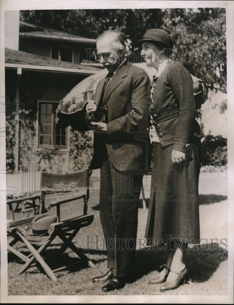 1935 Press Photo Dr. Gunnar Nystrom Vacations With Wife, Santa Barbara Riviera - Historic Images