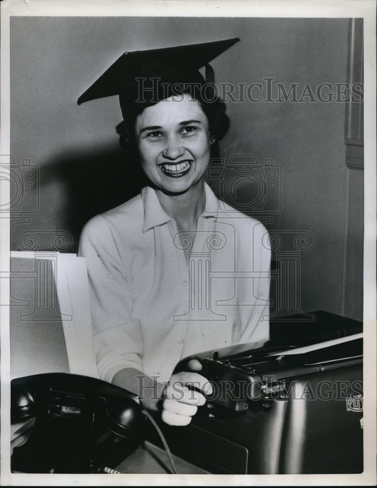 1958 Press Photo Mrs. Clayton Stapleton studies while husband is busy coaching - Historic Images