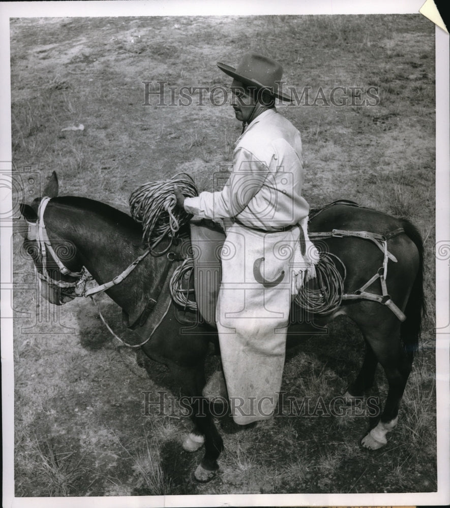 1956 Press Photo Cowboy Felipe Gonzales Moreno to ride in rodeo at Manizales - Historic Images