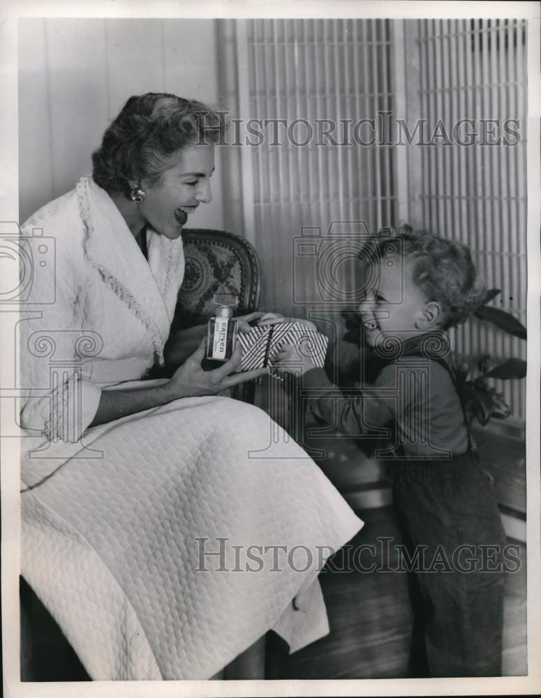 1957 Press Photo Little lad presents a gift to Mommy on Mother&#39;s Day, New York- Historic Images