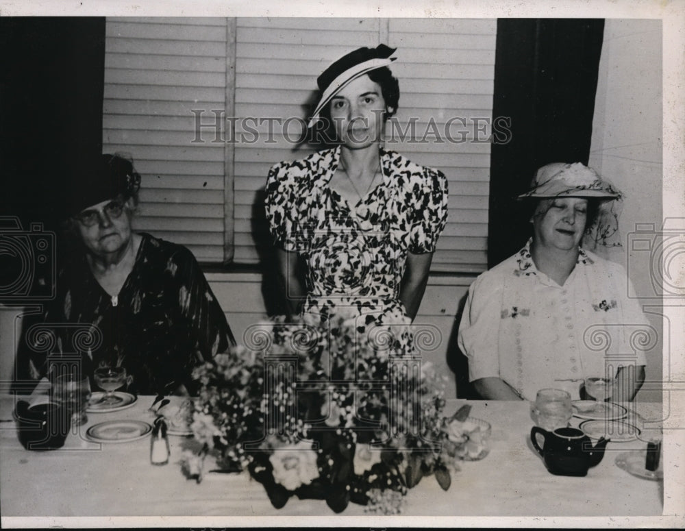 1938 Press Photo Members of League of Woman Buyers &amp; Tax Payers of Nation Inc - Historic Images