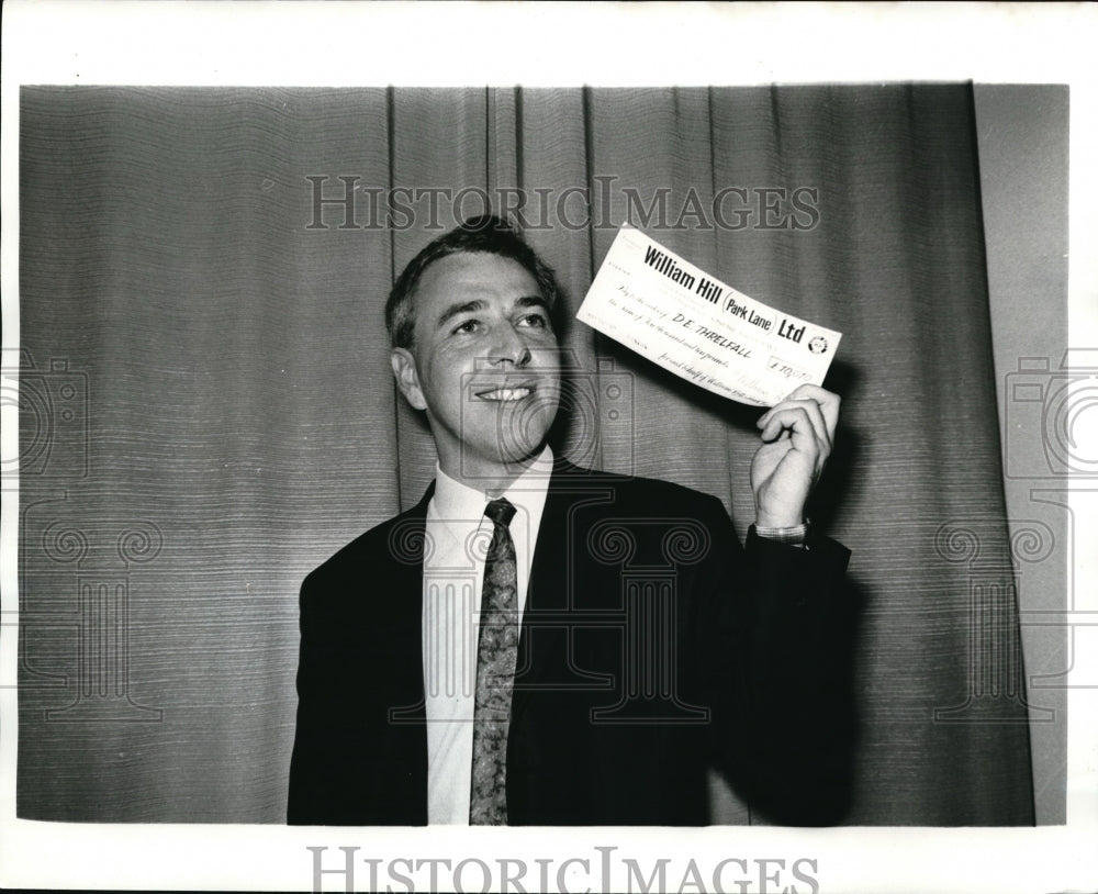 1969 Press Photo David Threfall bets man would set foot on moon before 1/1/71- Historic Images