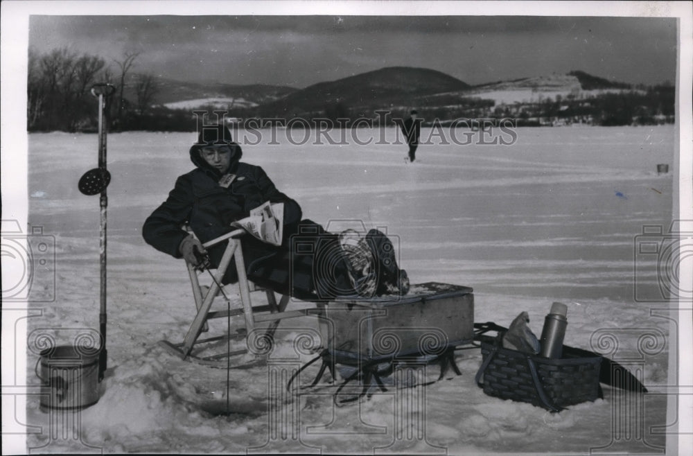 1955 Press Photo Colvin Sykes of Pittsfield enjoying solid fishing. - Historic Images