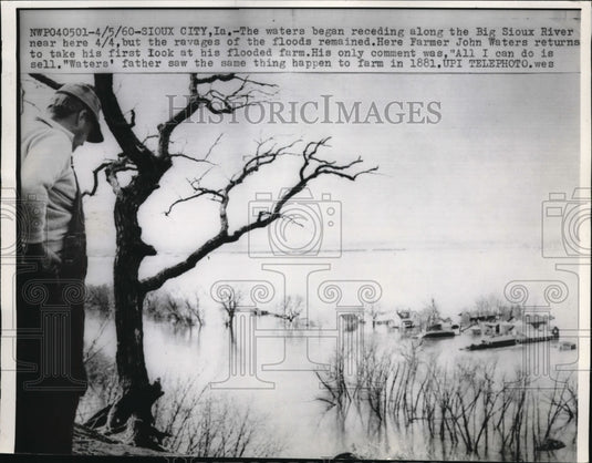 1960 Press Photo Farmer John Waters taking a look at his flooded farm - Historic Images