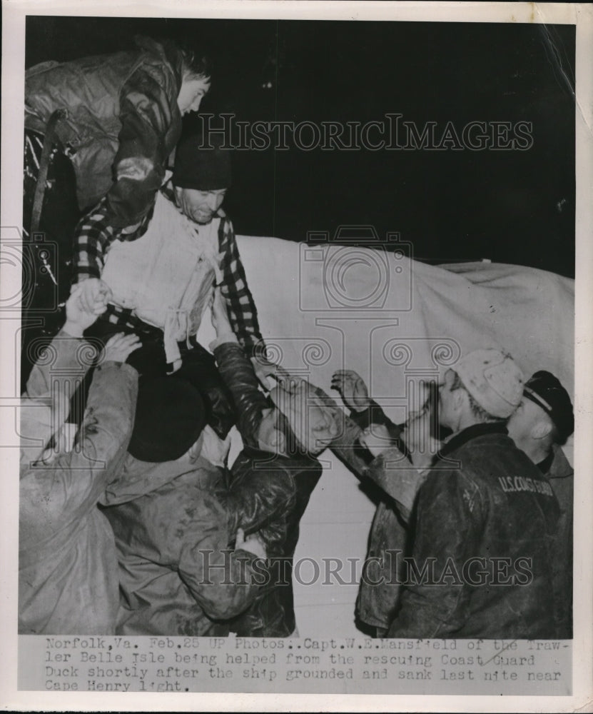 1952 Press Photo Capt WE Mansfield of the Trawler Belle Isle rescued - Historic Images