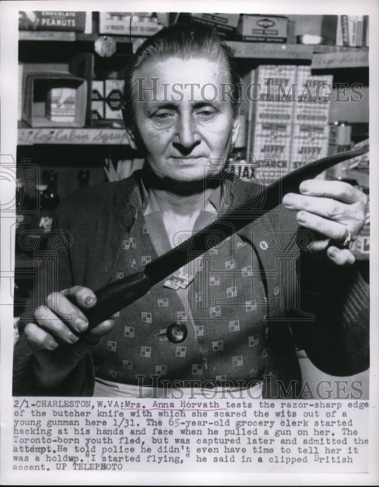 1956 Press Photo Mrs Anna Horvath With Knife Used To Scare Gunman - Historic Images