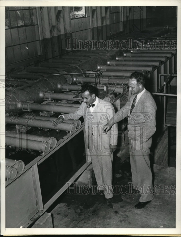 1938 Press Photo H.E. Richards &amp; Dr VZito Manonj &amp; machine at CIT labs - Historic Images