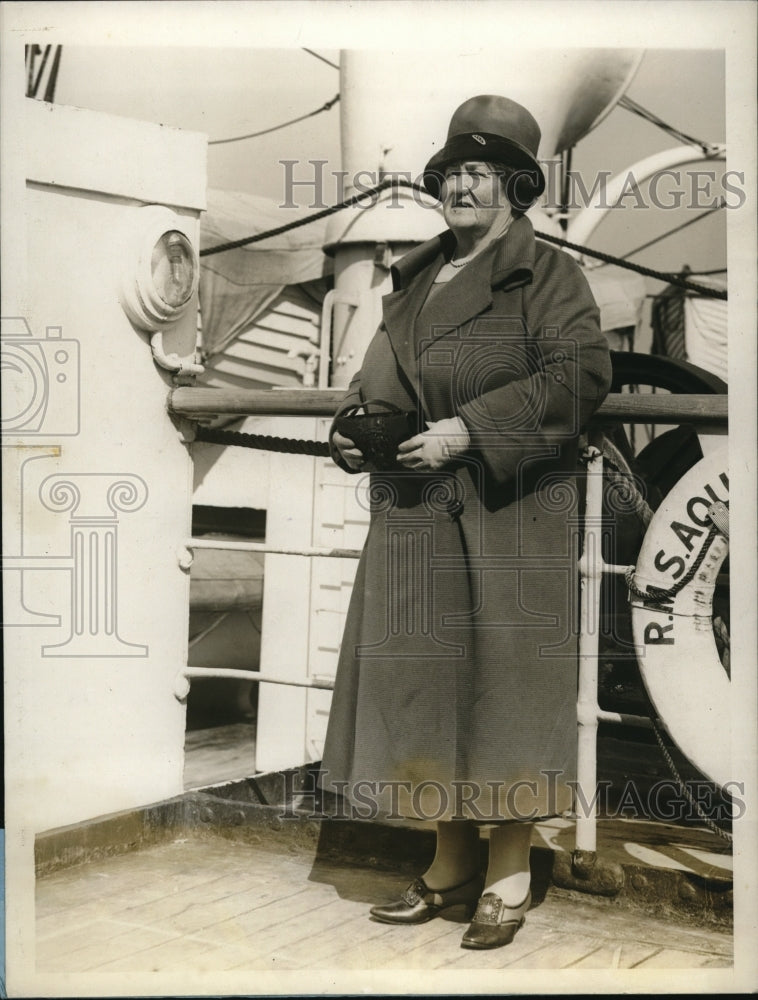 1927 Press Photo Mrs Augustine Robinson on the SS Aquitania - Historic Images