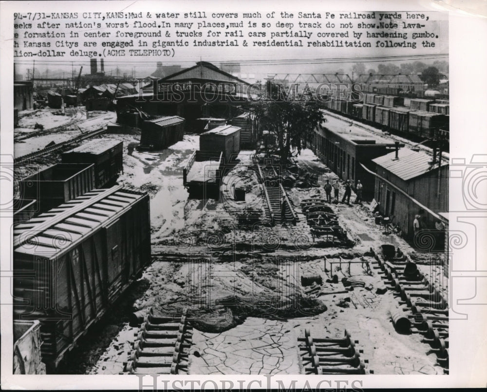 1951 Press Photo Kansas City, Kan mud &amp; water at Santa Fe RR yards - Historic Images