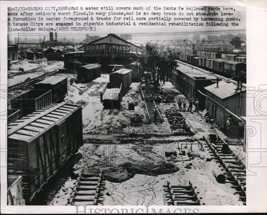 1951 Press Photo Kansas City, Kan mud & water at Santa Fe RR yards - Historic Images