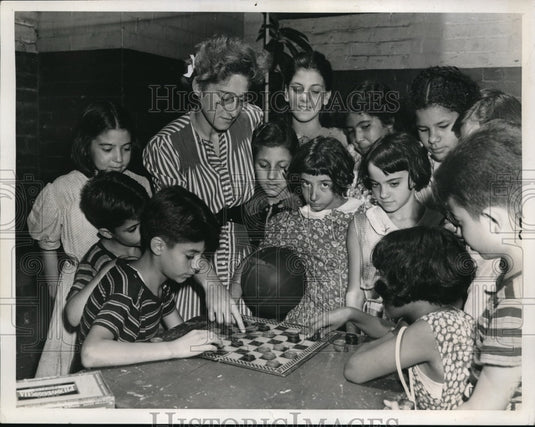 1939 Press Photo Mary Freedman WPA Supervisor of Playground Group New York City - Historic Images