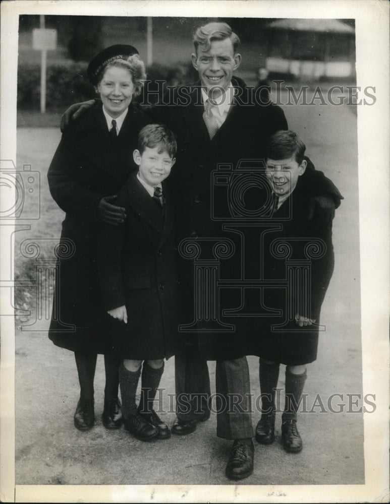 1943 Hampshire England Albert Penny Dennis Edward Italian War Prison - Historic Images