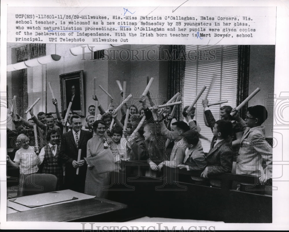 1959 Press Photo Teachers welcomed as a new citizen. - Historic Images