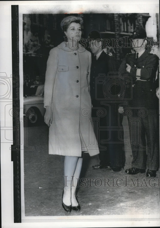 1963 Press Photo Ronna Ricardo, night club dancer arrives at Old Bailey Court. - Historic Images