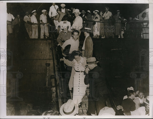 1935 Press Photo Miami, Fla survivors rescued from El Occidente arrive at land - Historic Images