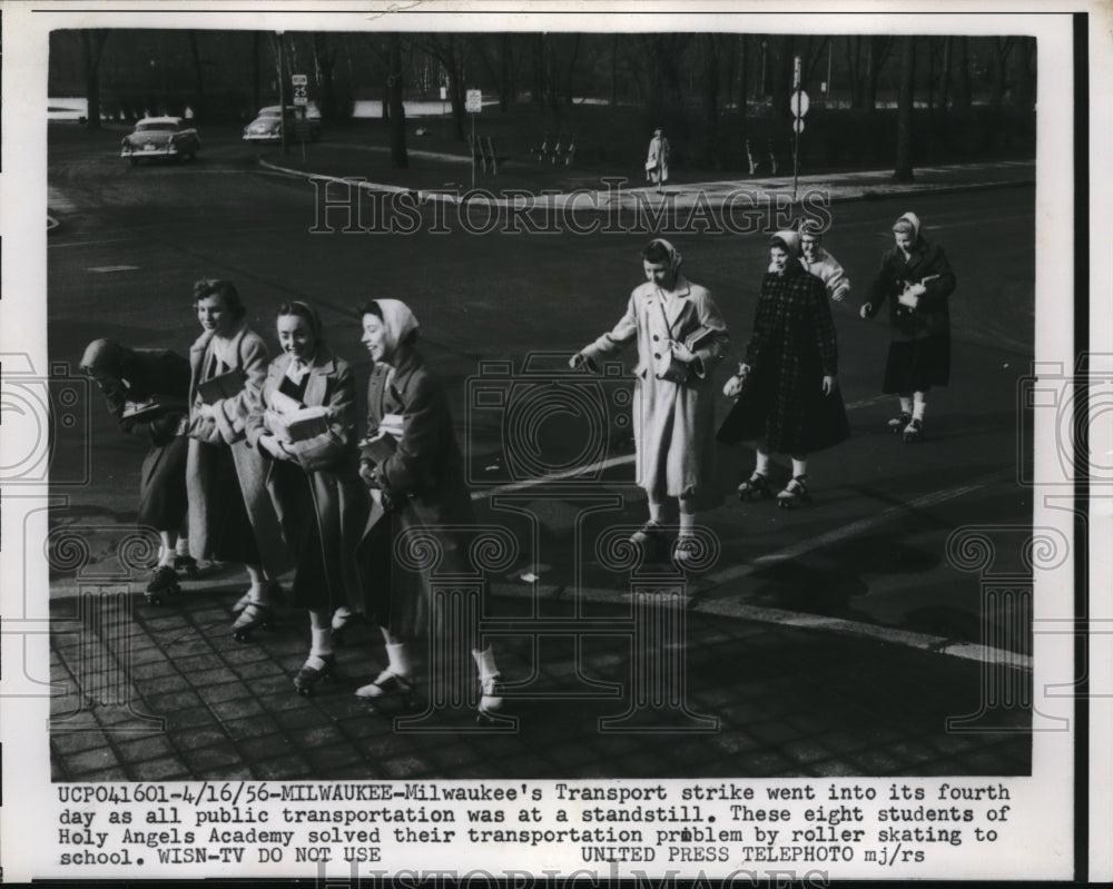 1956 Press Photo Milwaukee, Wis transport workers on strike - Historic Images