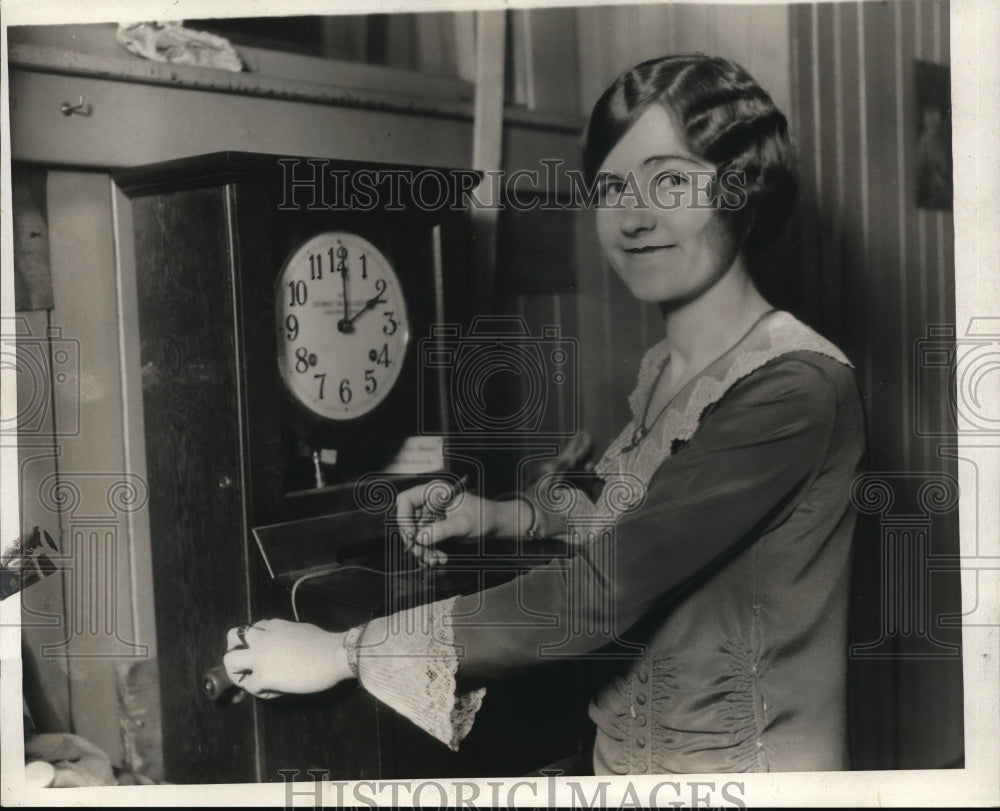 1930 Press Photo Milly Ruzicka secretary to city engineer C.W. Allshouse - Historic Images