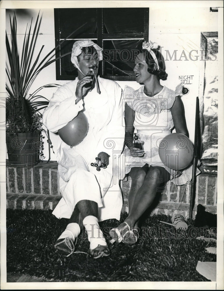 1934 Press Photo Society baby costume party. Mr. and Mrs. Edwinston L Robbins - Historic Images