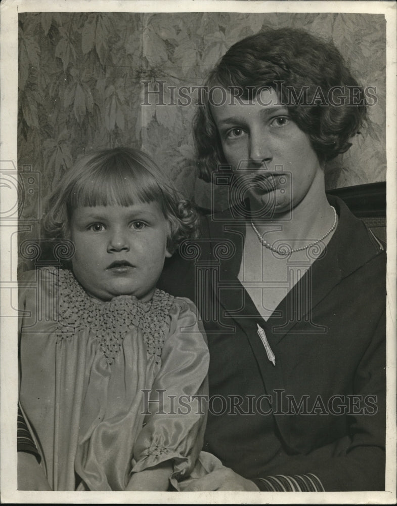 1927 Press Photo Mrs. Earnest Wallace and Daughter Laverne at Age 3 - Historic Images