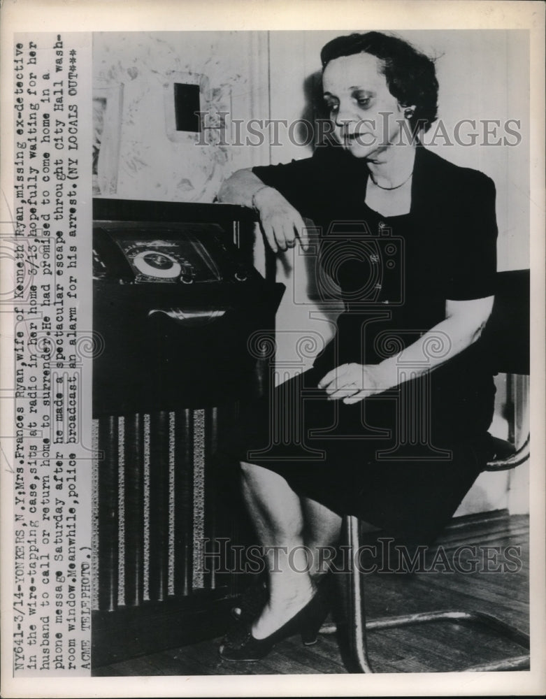 1949 Press Photo Frances Ryan, wife of Kenneth Ryan (he was in wire tape case) - Historic Images