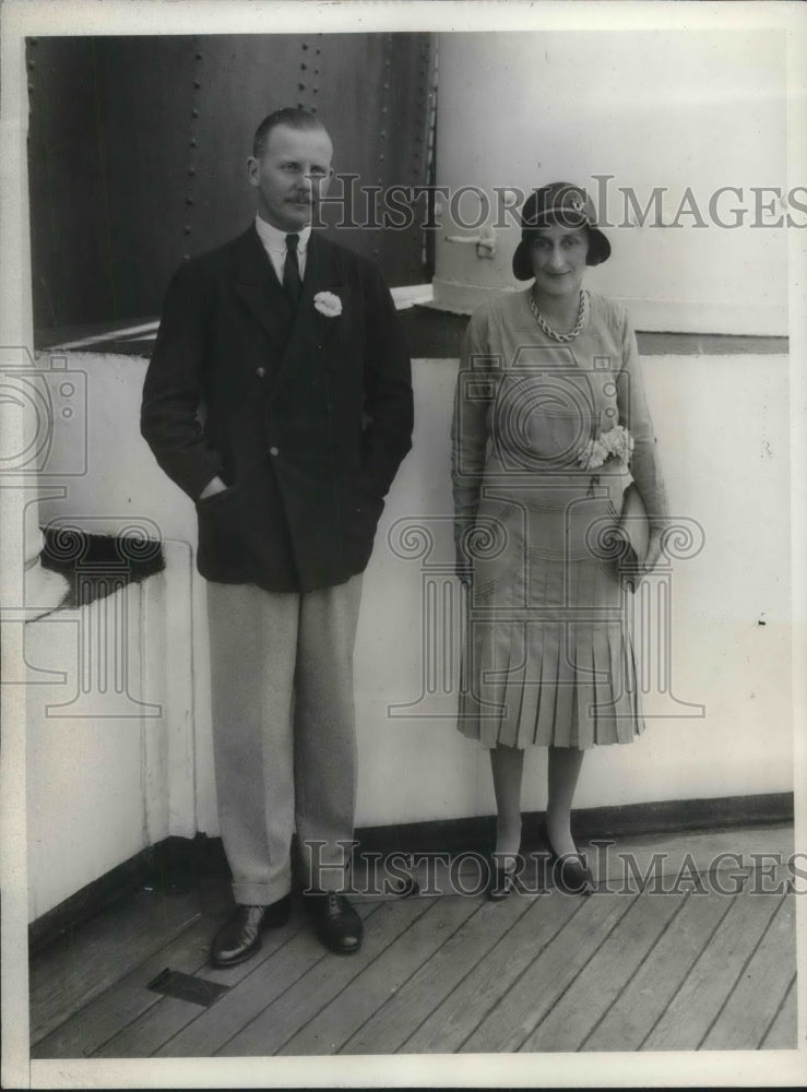 1930 Press Photo Lord &amp; Lady Cromwell Socially Prominent Britishers on Ship - Historic Images