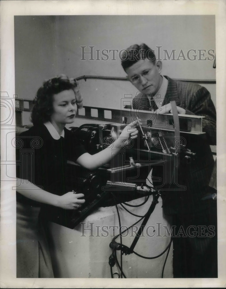 1947 Press Photo Univ of Cinncinati, Ohio Dr Carl Ludeke &amp; mary Tracy - Historic Images