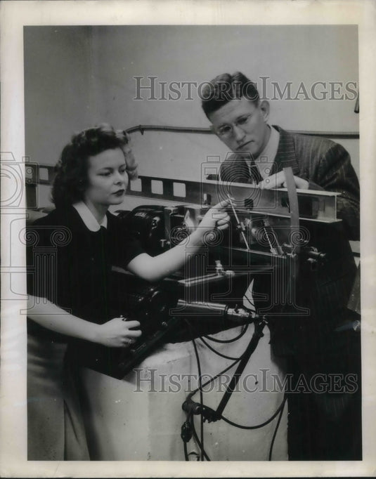 1947 Press Photo Univ of Cinncinati, Ohio Dr Carl Ludeke & mary Tracy - Historic Images