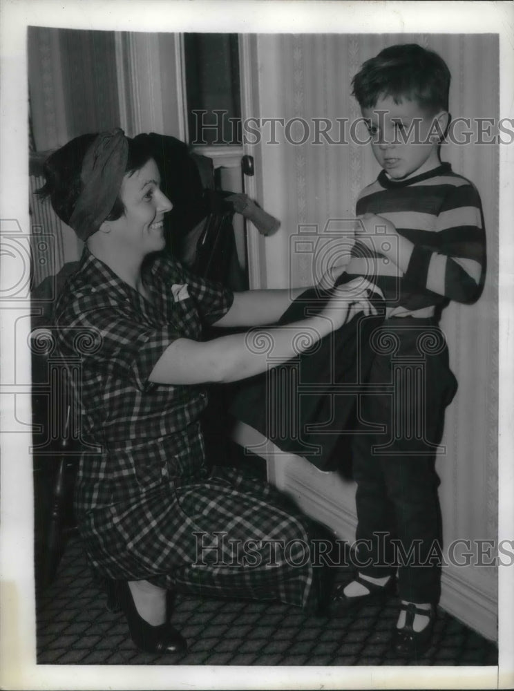 1942 NYC, Mrs Joan Watson &amp; son Mark, aid from British War Relief So-Historic Images